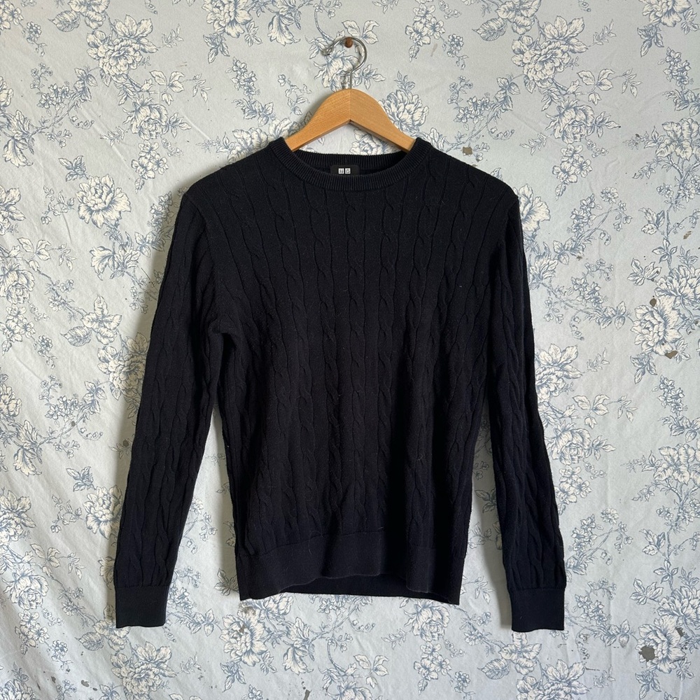 Uniqlo Black Crewneck Sweater Ribbed Knit